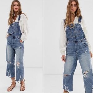 Free People We the Free Baggy Boyfriend Crop Overalls
Raw Hem Distressed Size 28